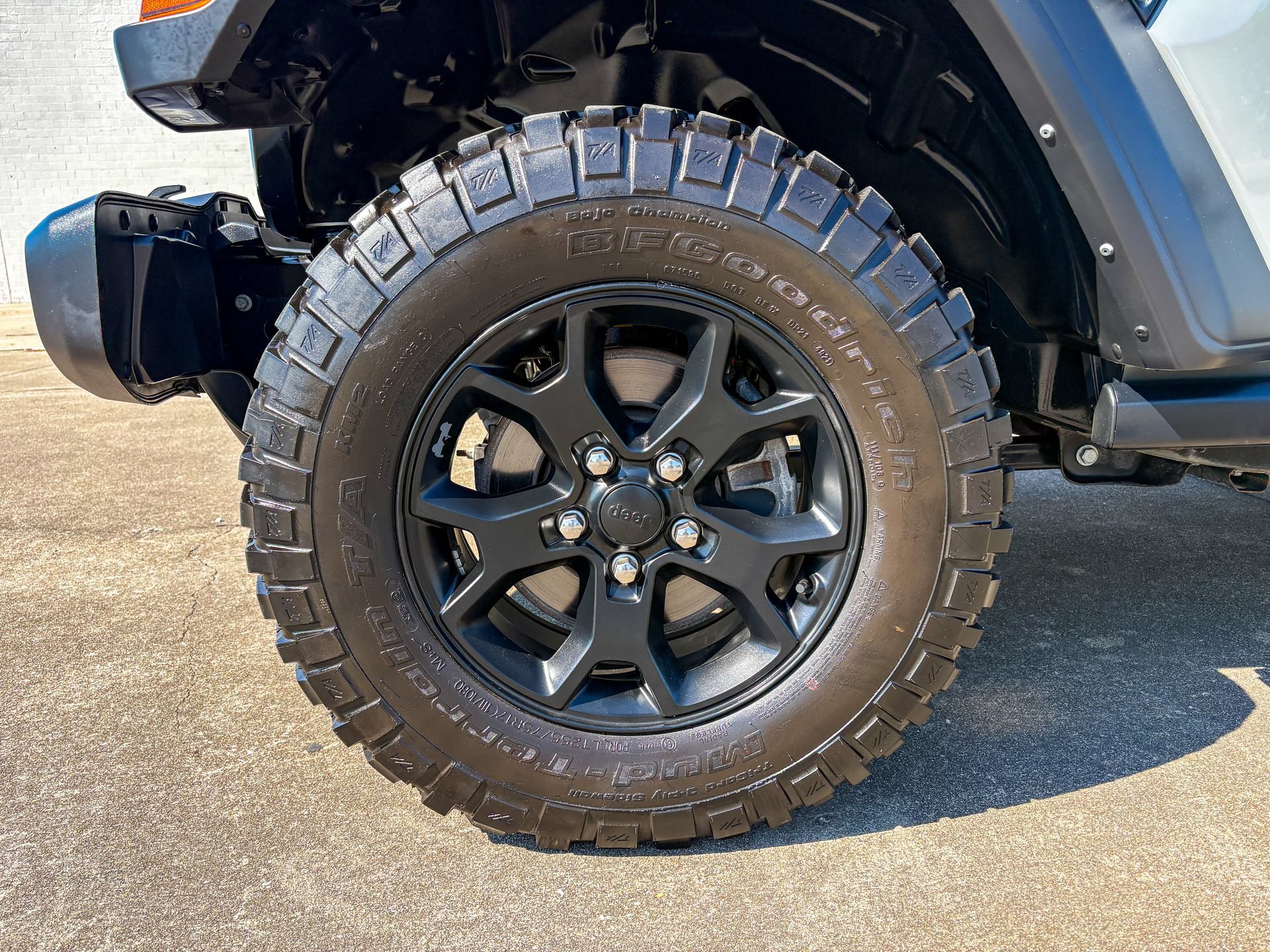 Used 2022 Jeep Wrangler Sport AWD/4WD image 30