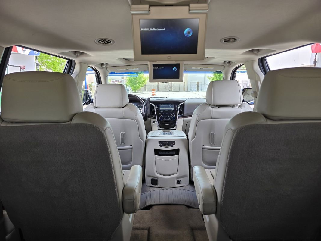 Used 2017 Cadillac Escalade ESV Luxury image 36
