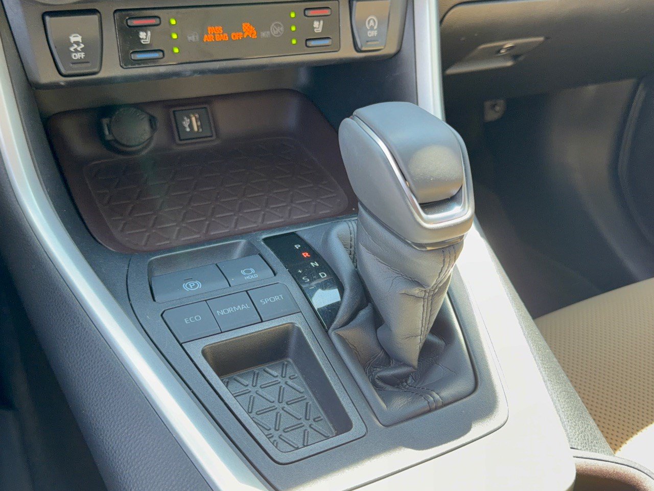 Used 2024 Toyota RAV4 Limited FWD image 21
