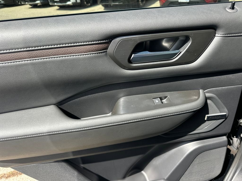 New 2026 Nissan Armada SL w/ Captain's Chari Seat Package image 16