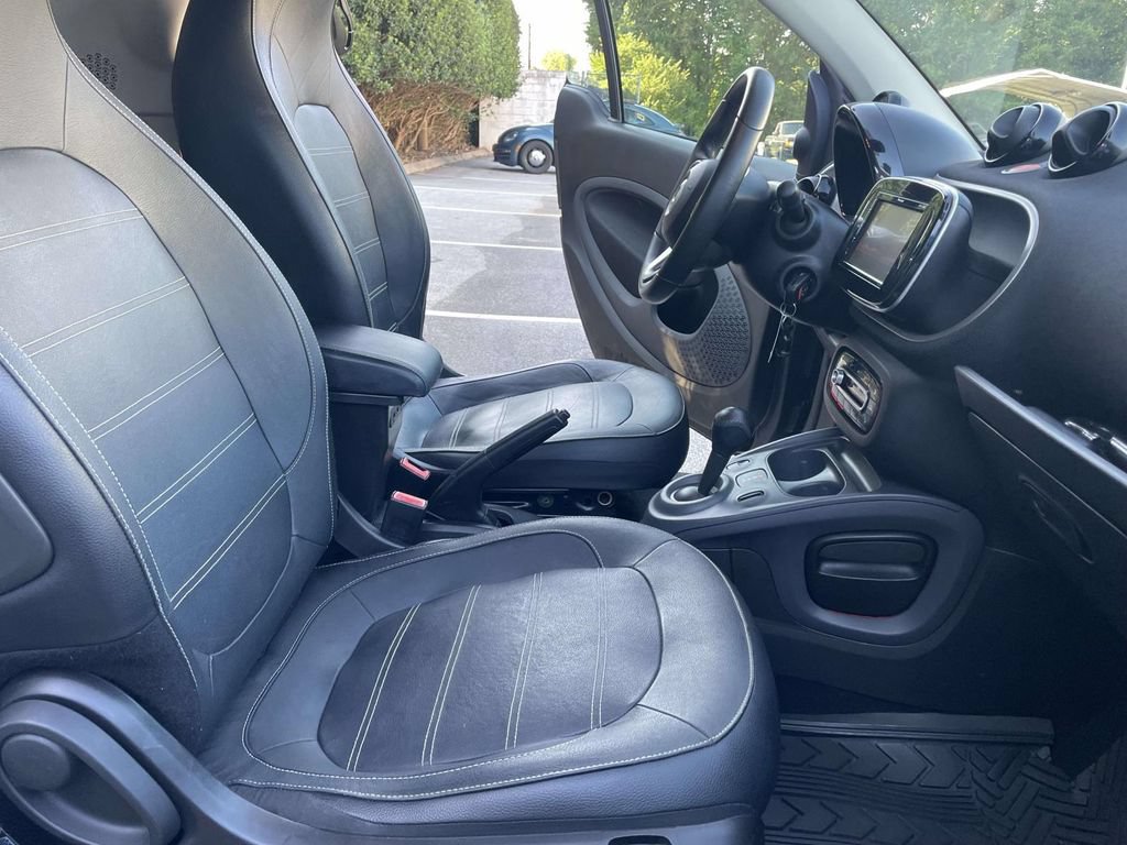 Used 2016 smart fortwo Prime RWD image 11