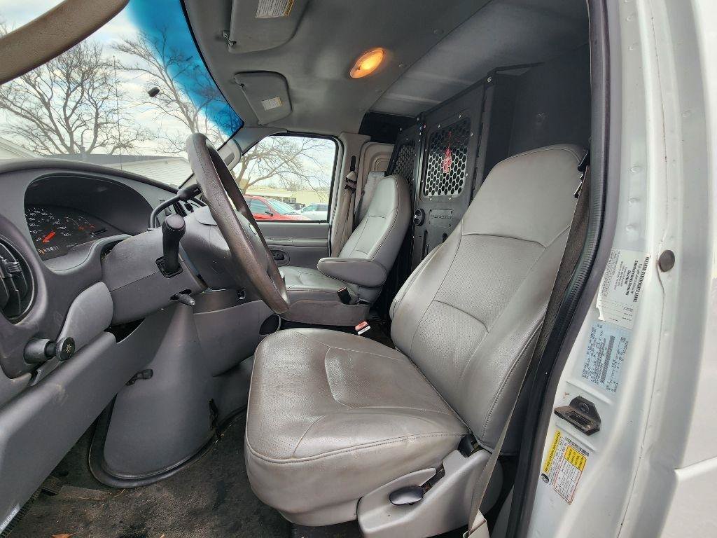 Used 2006 Ford E-350 and Econoline 350 Super Duty RWD image 13