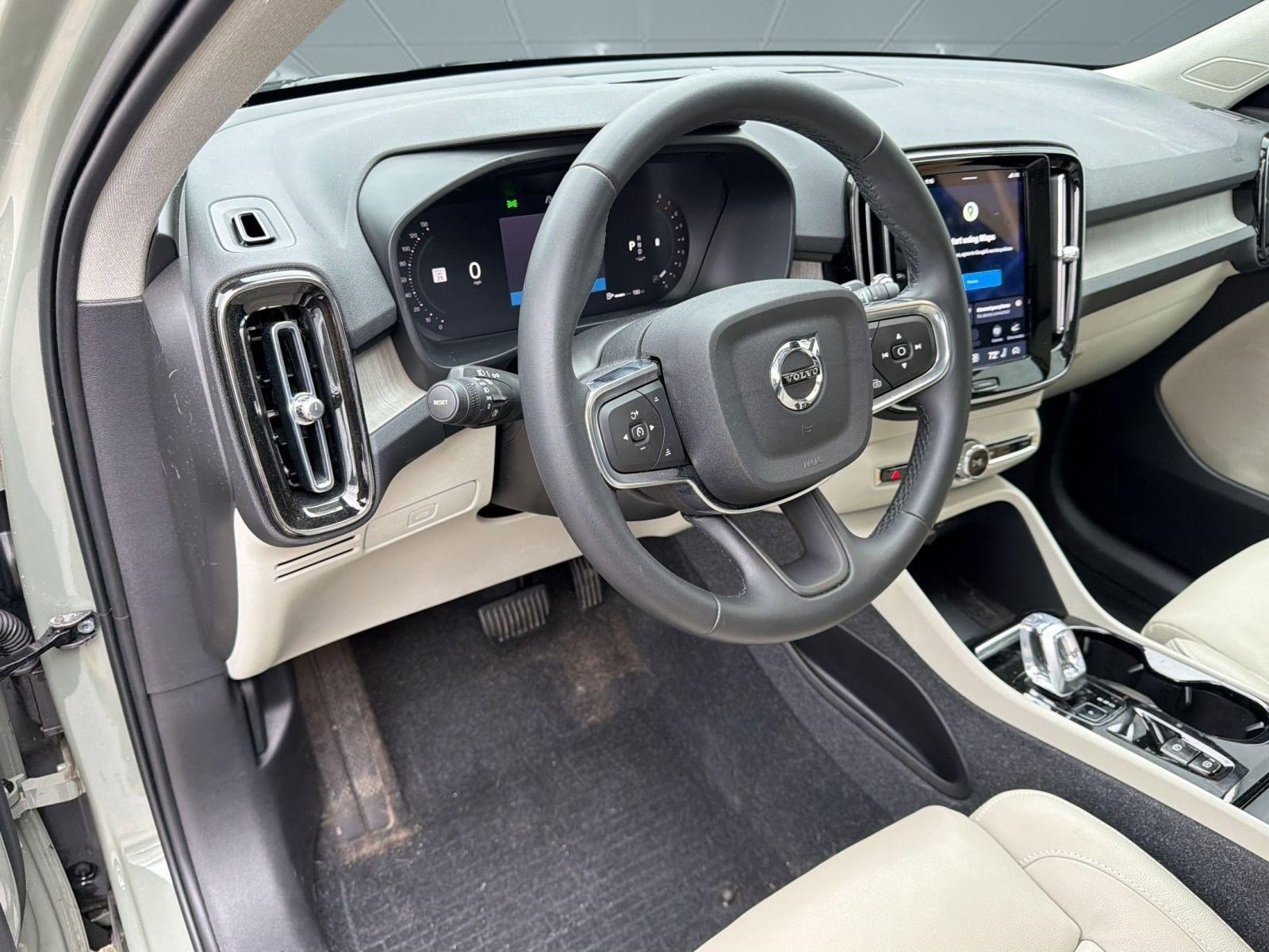 Certified 2023 Volvo XC40 B5 Plus w/ Driver Assist Package image 4