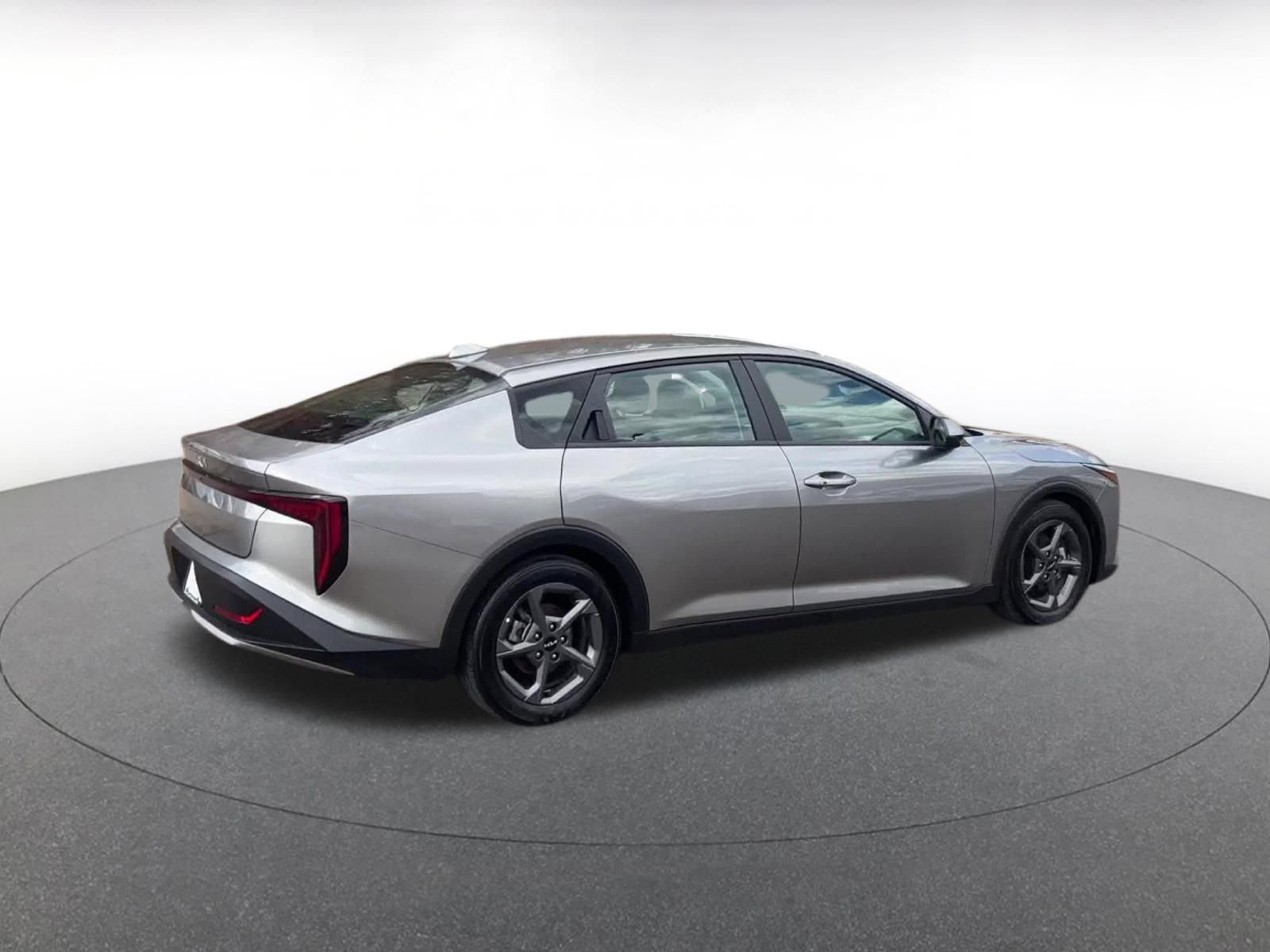 Used 2025 Kia K4 LXS image 15