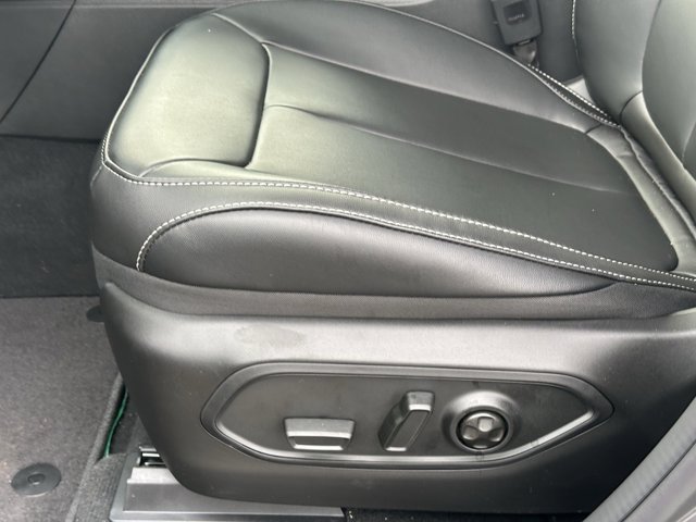 New 2026 Jeep Grand Cherokee Limited w/ Luxury Tech Group II RWD image 9