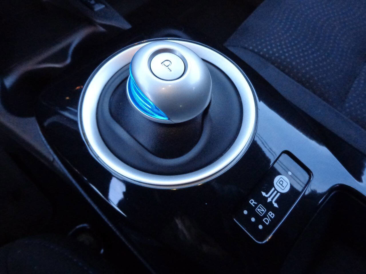 Used 2017 Nissan Leaf SV image 16