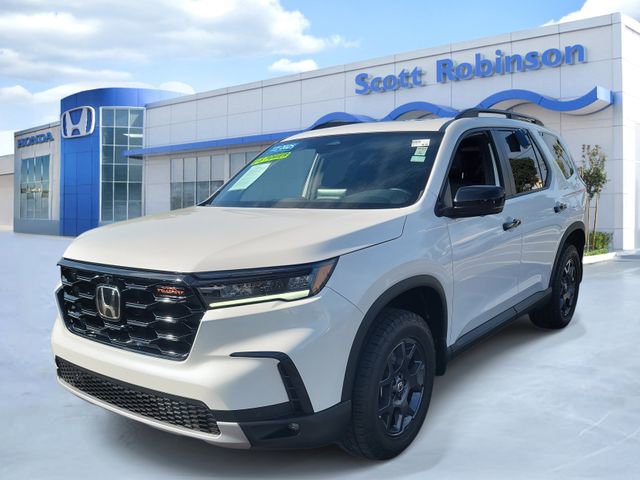 Certified 2025 Honda Pilot TrailSport image 2