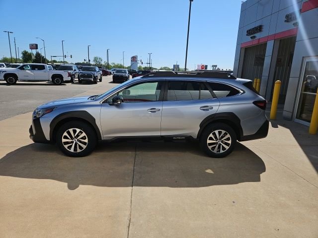 Used 2024 Subaru Outback Premium image 2