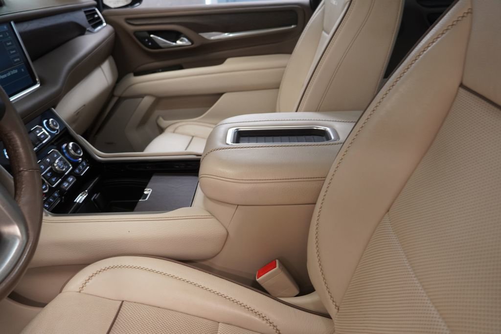 Used 2021 GMC Yukon XL Denali w/ Denali Premium Package AWD/4WD image 8