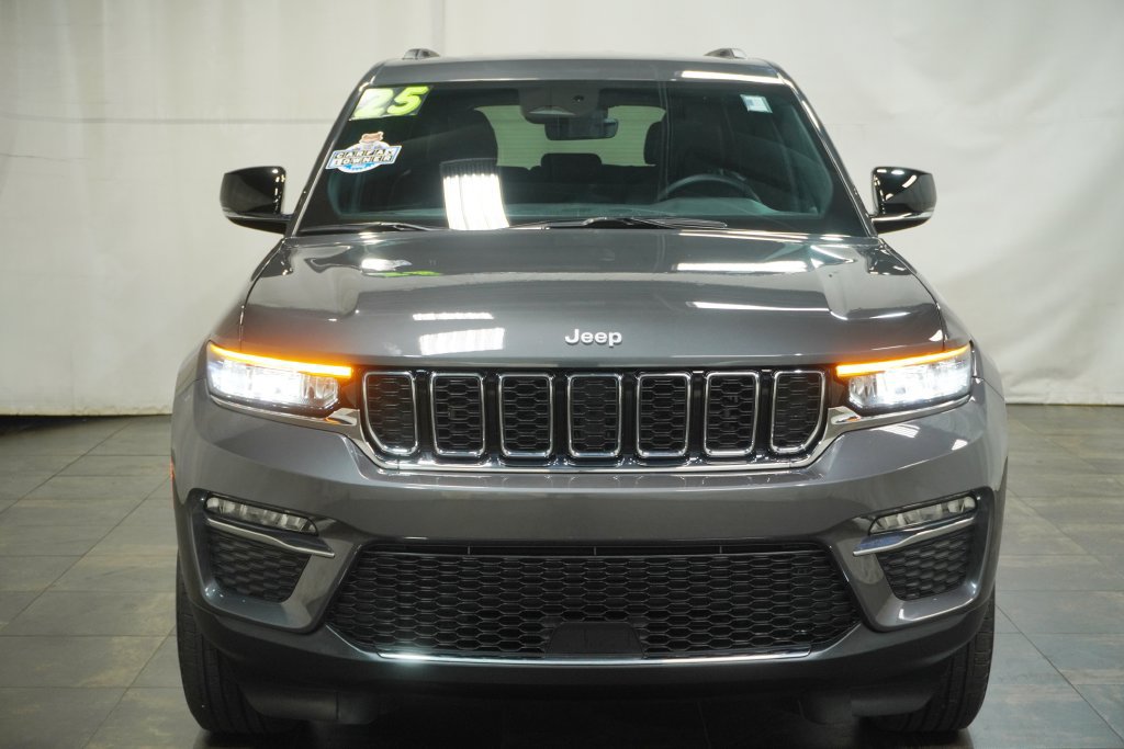 Used 2025 Jeep Grand Cherokee Limited AWD/4WD image 9