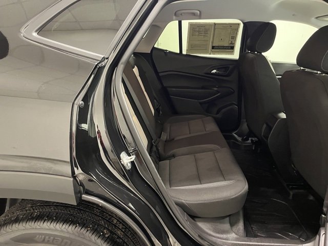 Used 2025 Chevrolet Trax LS w/ LS Convenience Package image 5