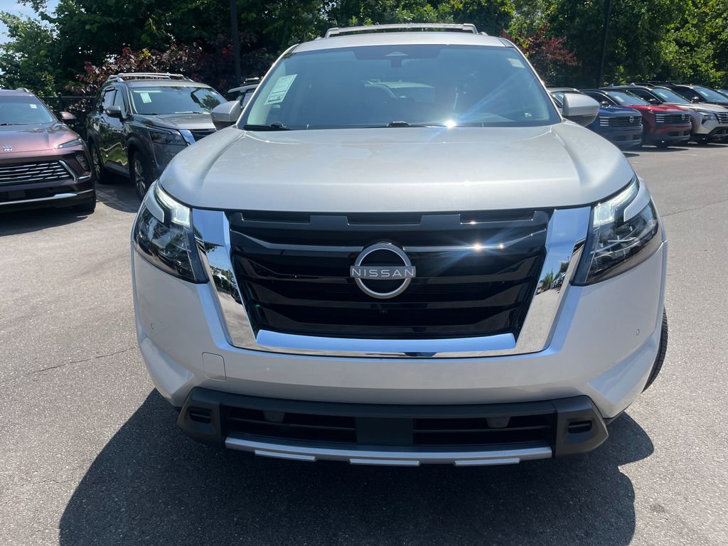 Used 2025 Nissan Pathfinder SL FWD image 36