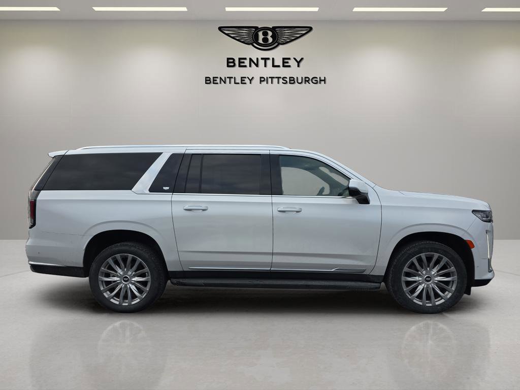 Used 2022 Cadillac Escalade ESV Premium Luxury AWD/4WD image 4