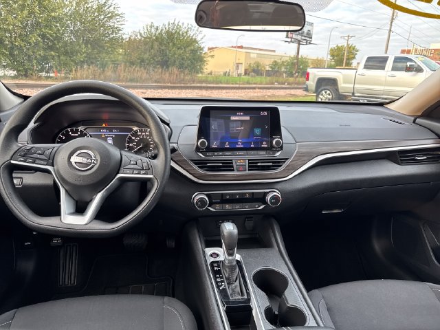 Used 2025 Nissan Altima 2.5 SV FWD image 13