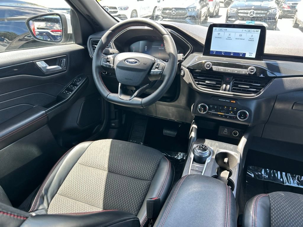 Used 2025 Ford Escape ST-Line Select AWD/4WD image 9