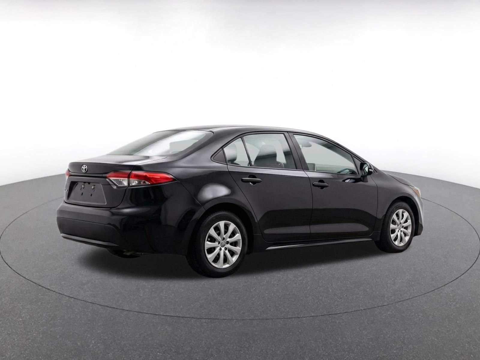 Used 2025 Toyota Corolla LE FWD image 9