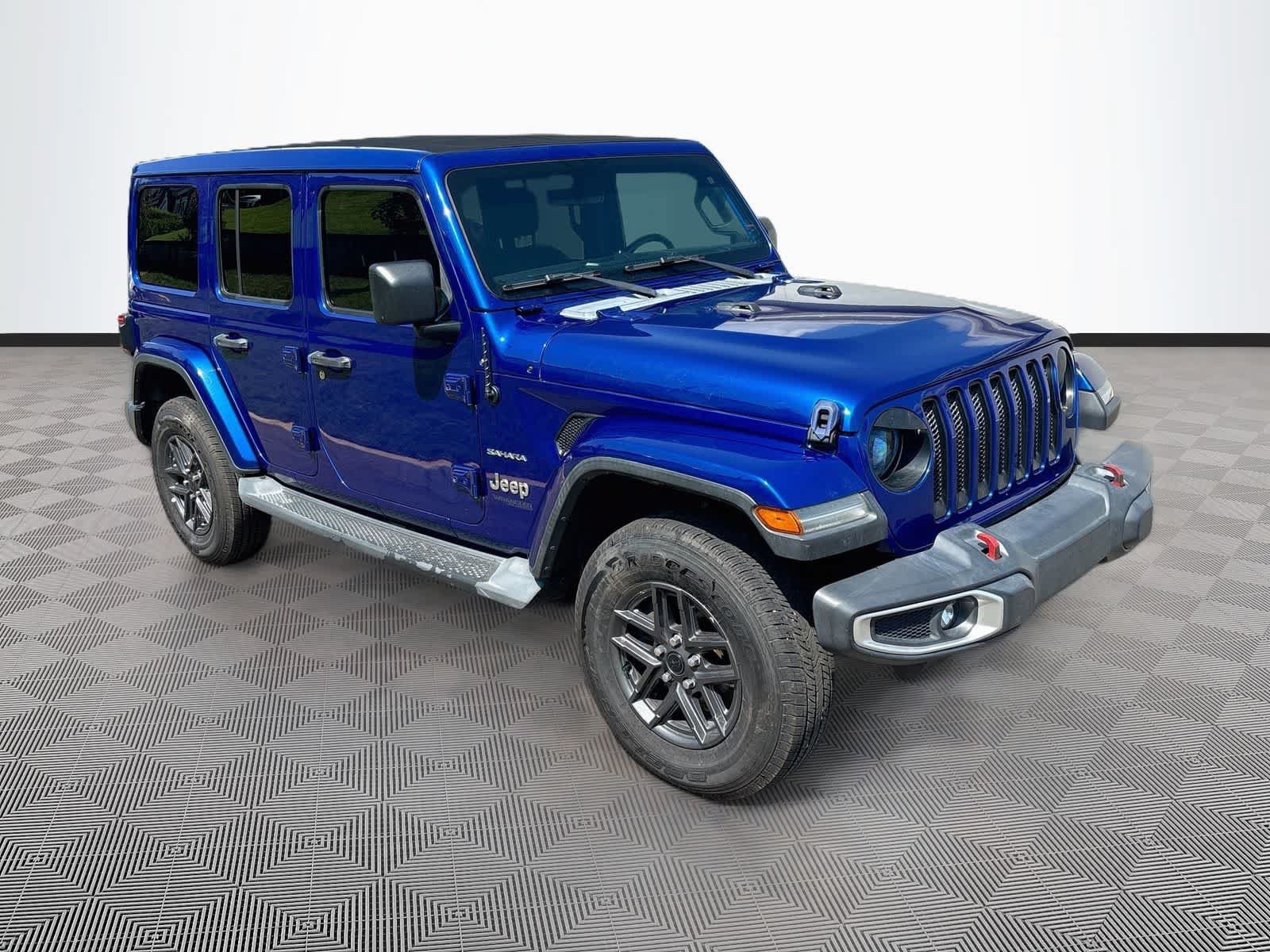 Used 2019 Jeep Wrangler Unlimited Sahara AWD/4WD image 3