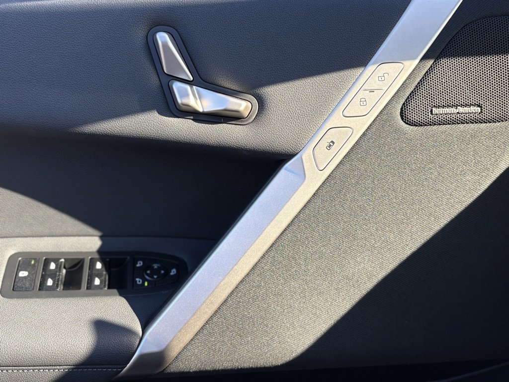 Used 2025 BMW iX xDrive50 w/ Sport Package image 17