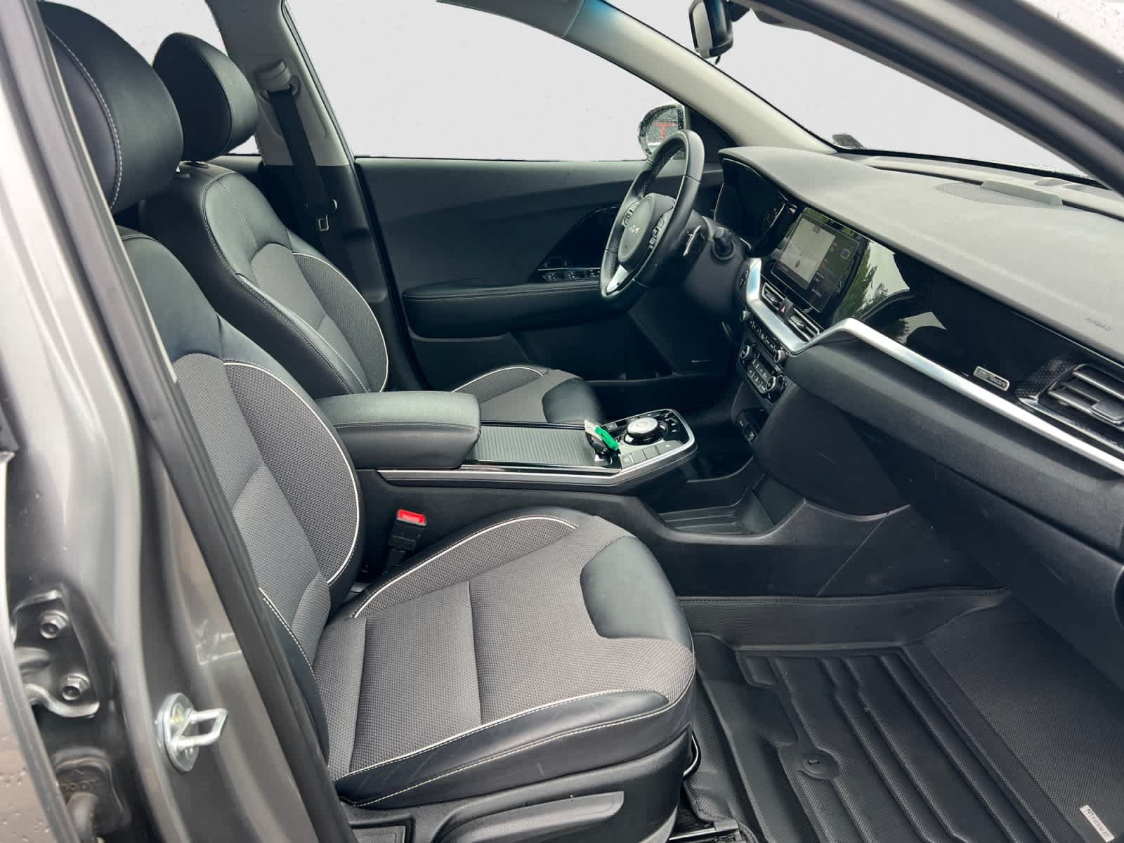 Certified 2022 Kia Niro EX FWD image 16