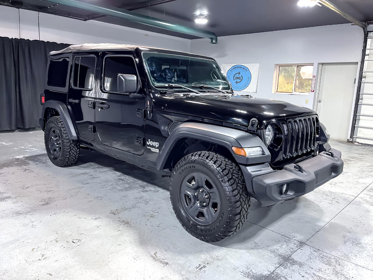 Used 2018 Jeep Wrangler Unlimited Sport image 2