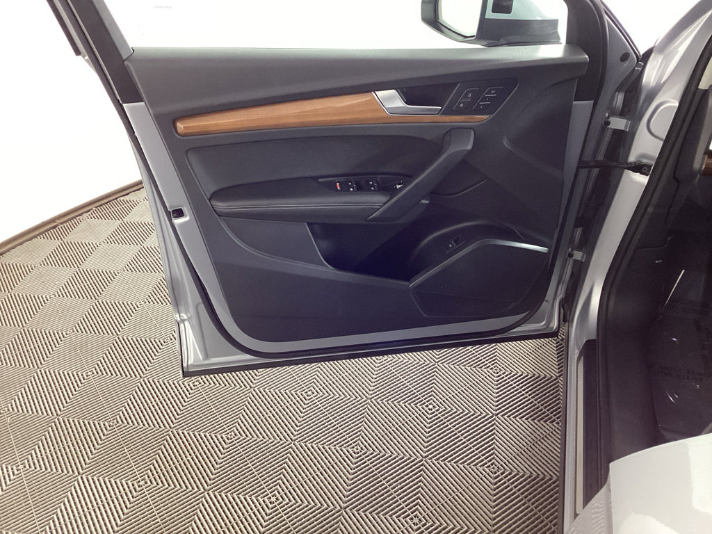 Used 2021 Audi Q5 Premium Plus image 17