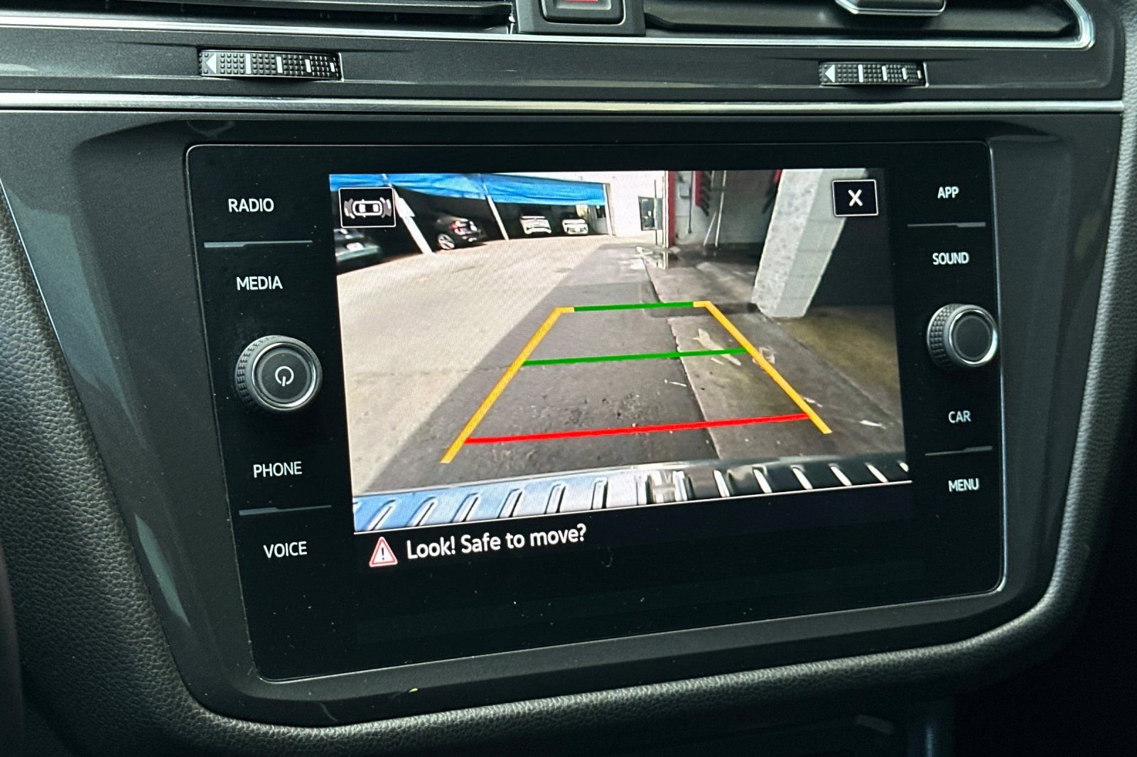 Certified 2023 Volkswagen Tiguan SE w/ Panoramic Sunroof Package FWD image 19