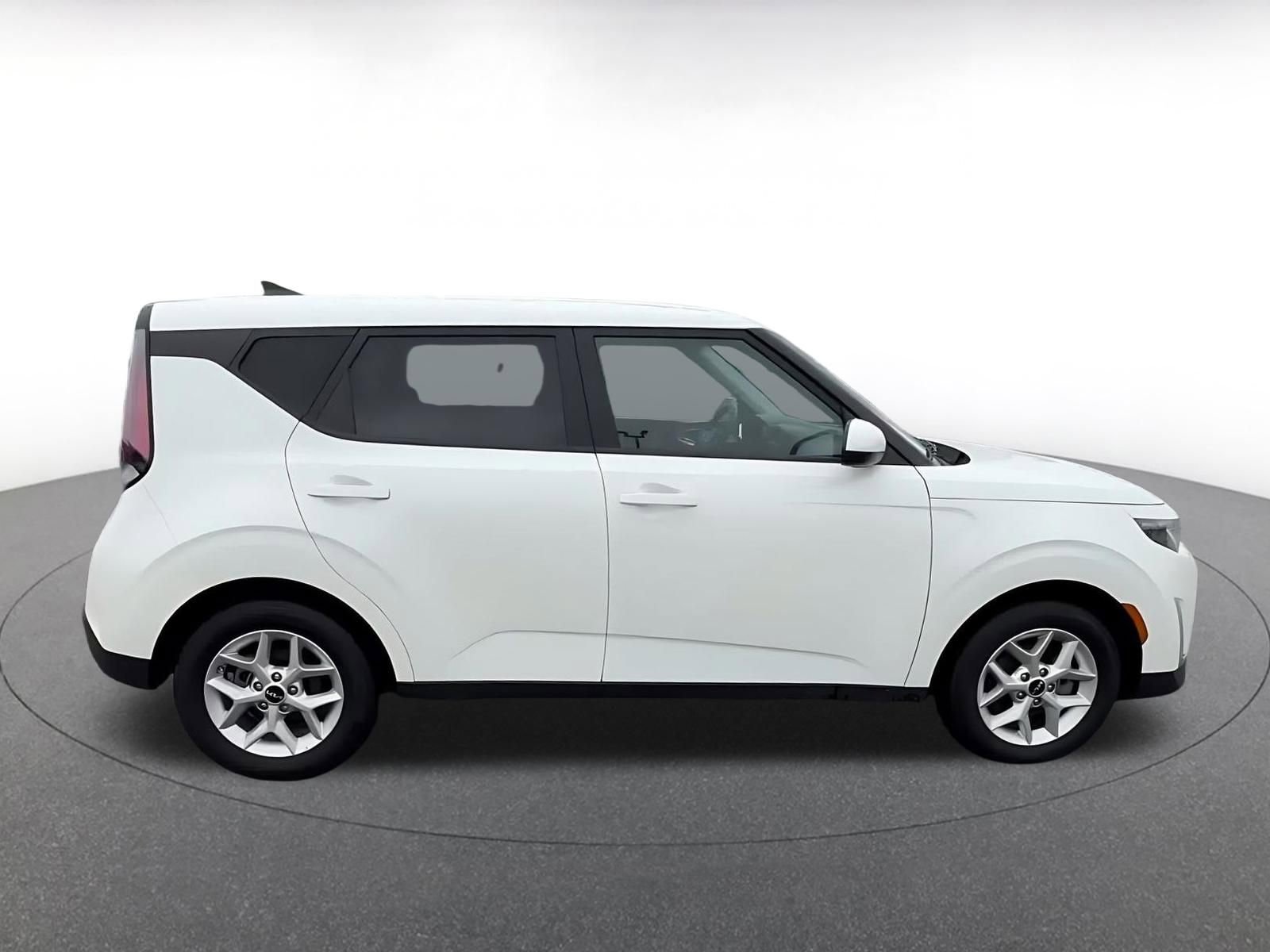 Used 2025 Kia Soul LX w/ LX Technology Package image 16