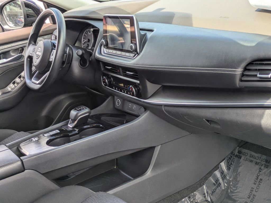 Used 2023 Nissan Rogue SV image 31