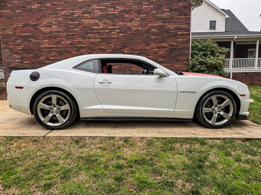 Used 2010 Chevrolet Camaro SS w/ RS Package RWD image 32