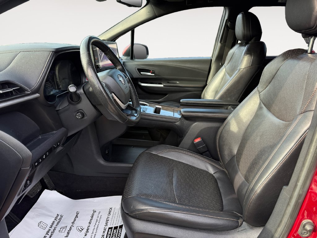 Used 2025 Toyota Sienna Platinum AWD/4WD image 9