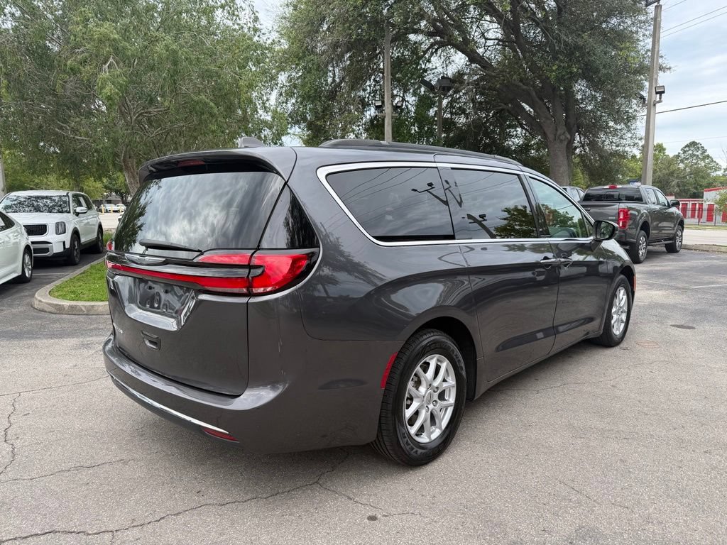 Used 2022 Chrysler Pacifica Touring-L FWD image 6