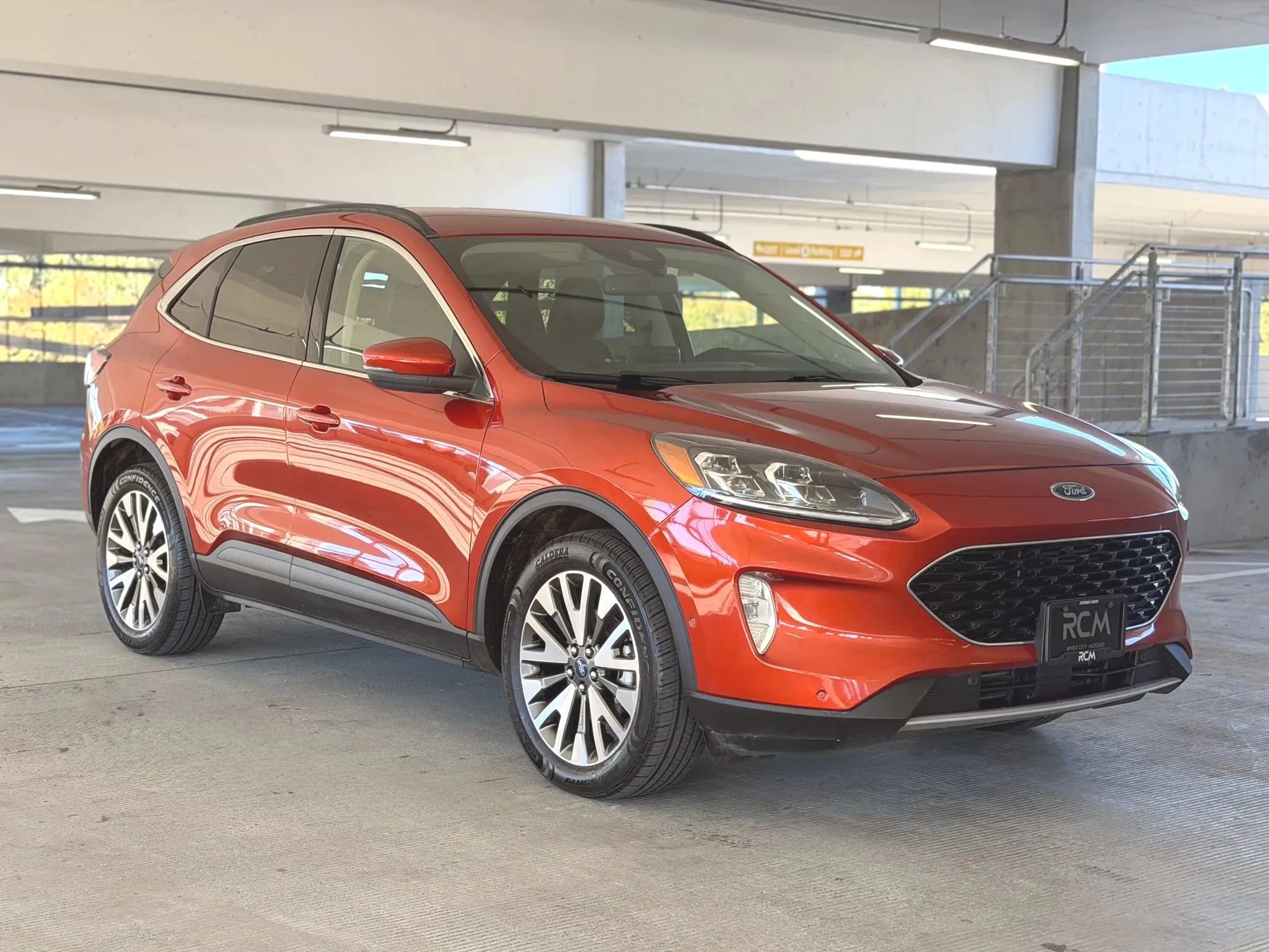 Used 2020 Ford Escape Titanium AWD/4WD image 3