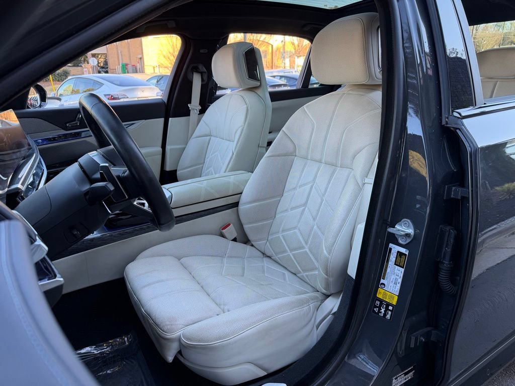 Used 2023 BMW 760i xDrive w/ Executive Package AWD/4WD image 26