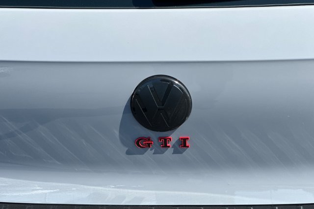Used 2024 Volkswagen GTI SE FWD image 33