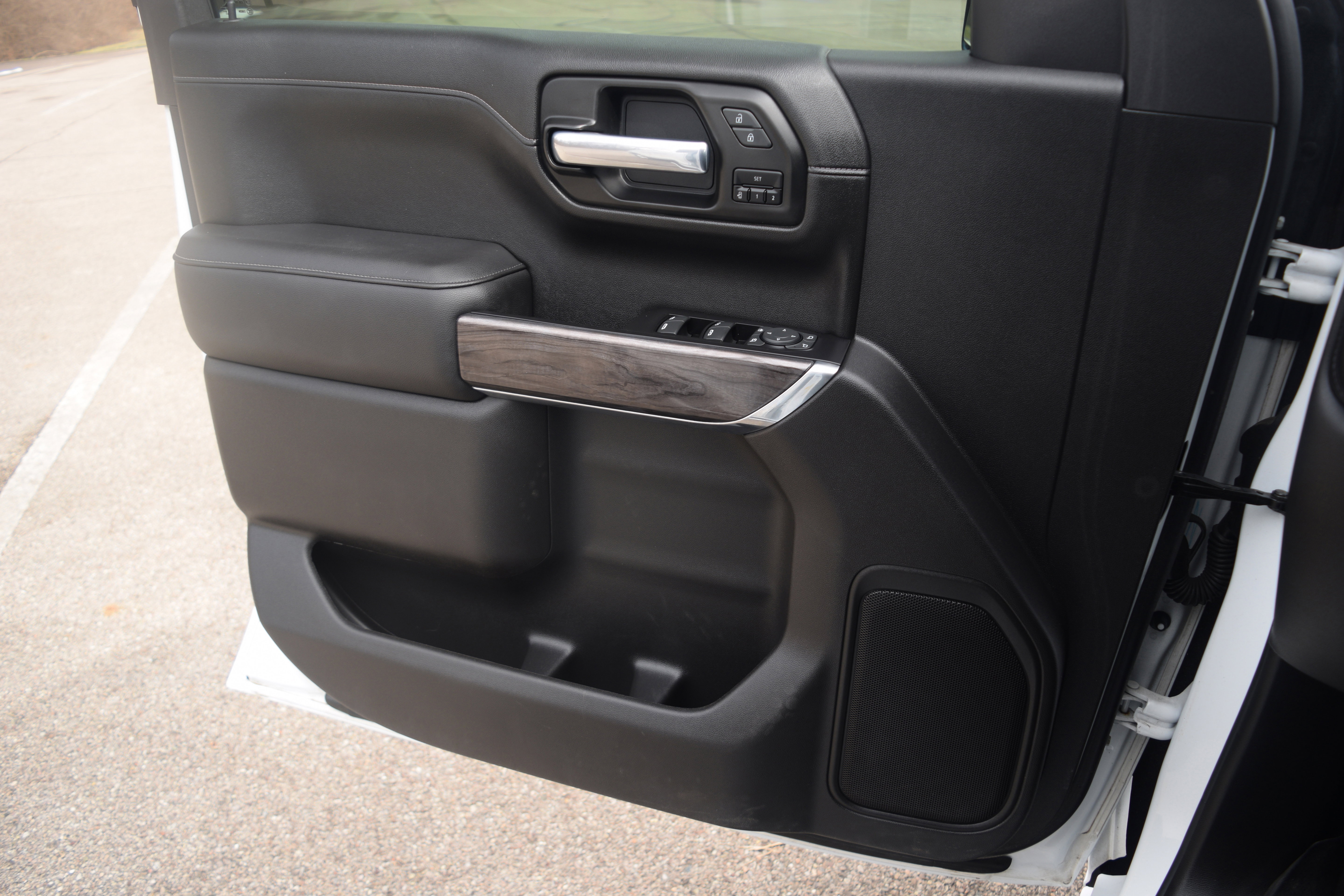 Used 2020 Chevrolet Silverado 1500 LTZ w/ LTZ Plus Package image 17