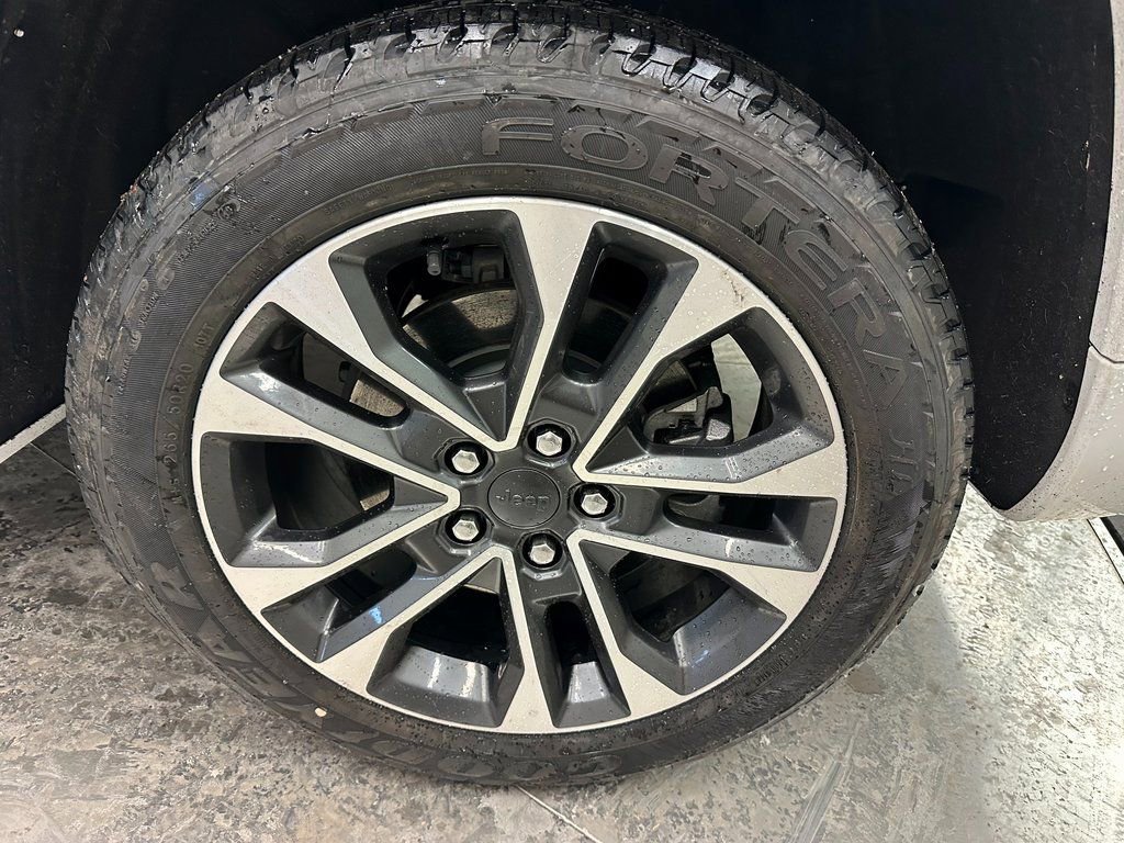 Used 2022 Jeep Grand Cherokee Overland image 39