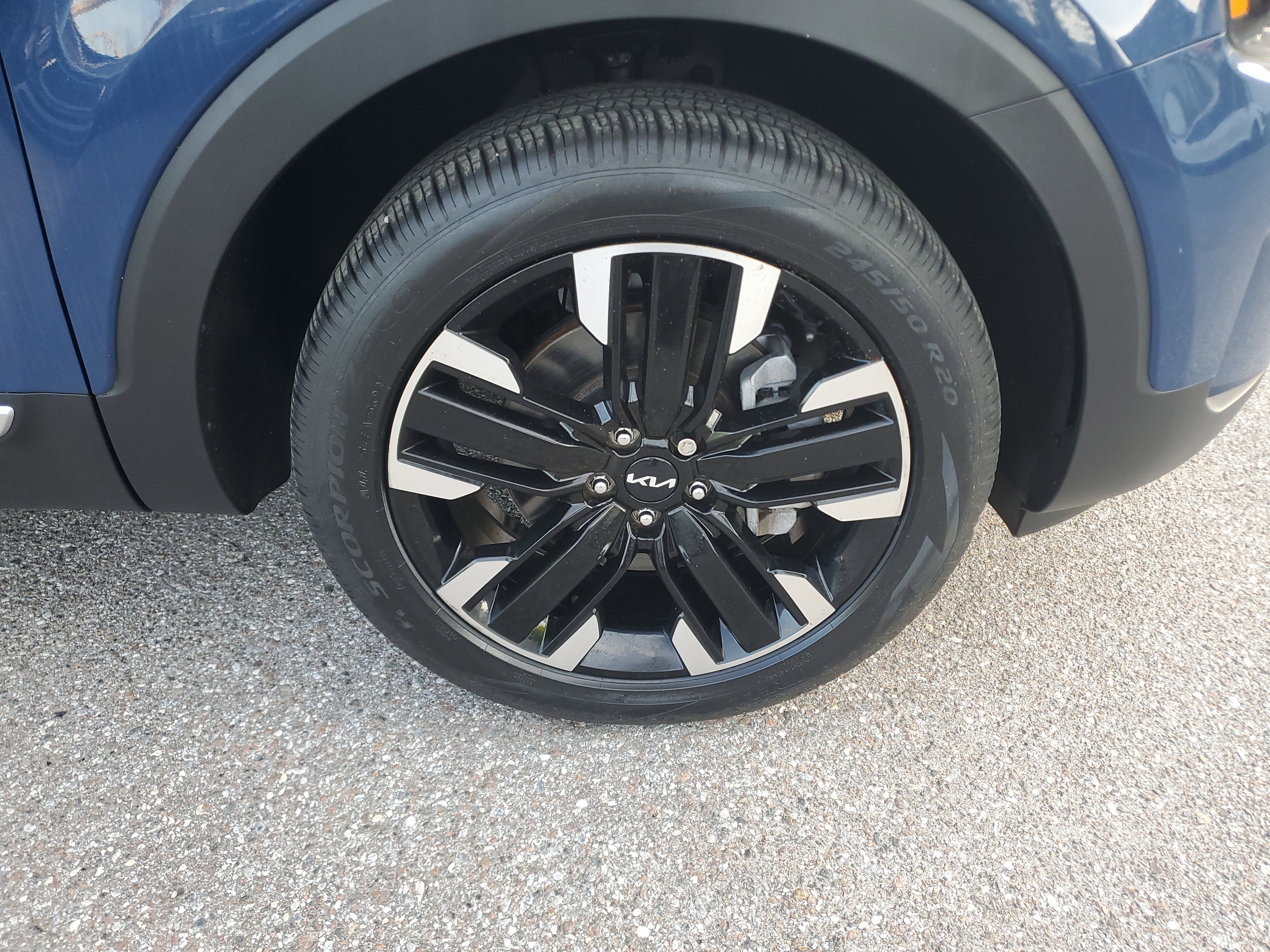 Used 2023 Kia Telluride SX FWD image 6