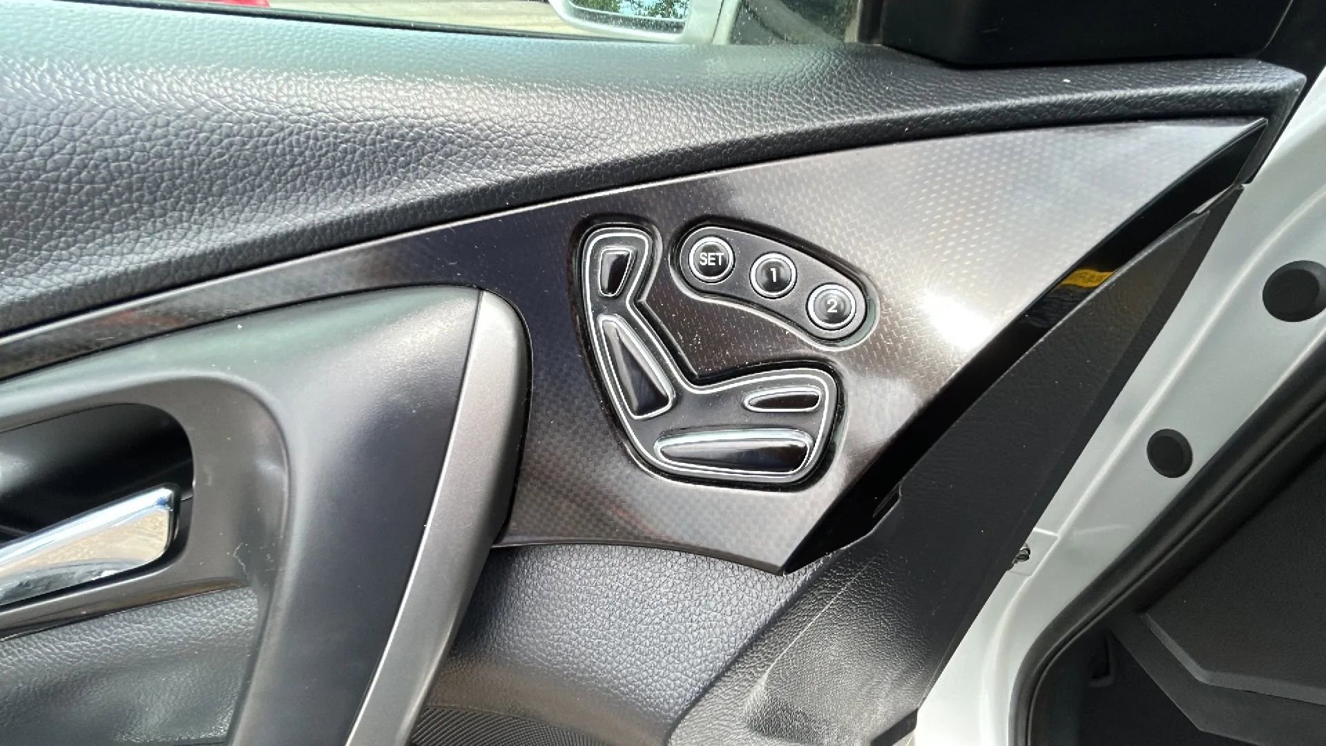 Used 2016 Hyundai Azera Limited FWD image 18