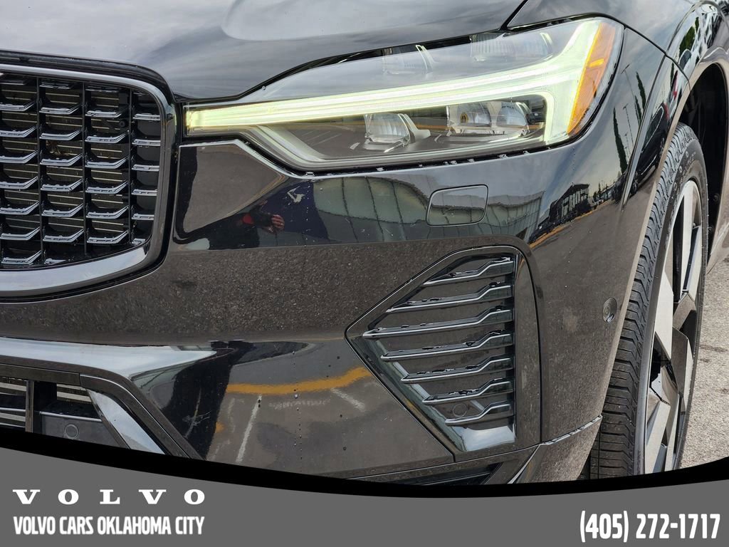 Certified 2025 Volvo XC60 T8 Plus w/ Protection Package Premier image 8