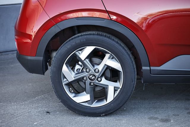 Used 2024 Hyundai Venue Limited image 6