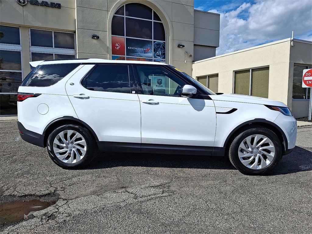 Used 2023 Land Rover Discovery S image 32