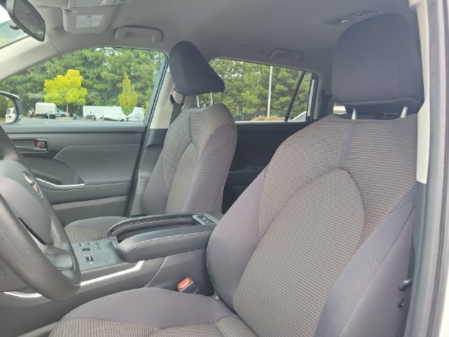 Used 2023 Toyota Highlander L FWD image 13