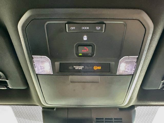 Used 2025 Toyota Tacoma SR5 AWD/4WD image 39