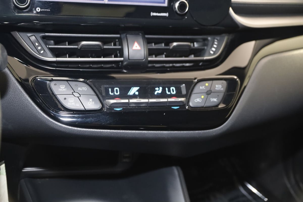 Used 2021 Toyota C-HR LE FWD image 24