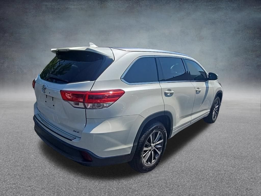 Used 2017 Toyota Highlander XLE FWD image 9