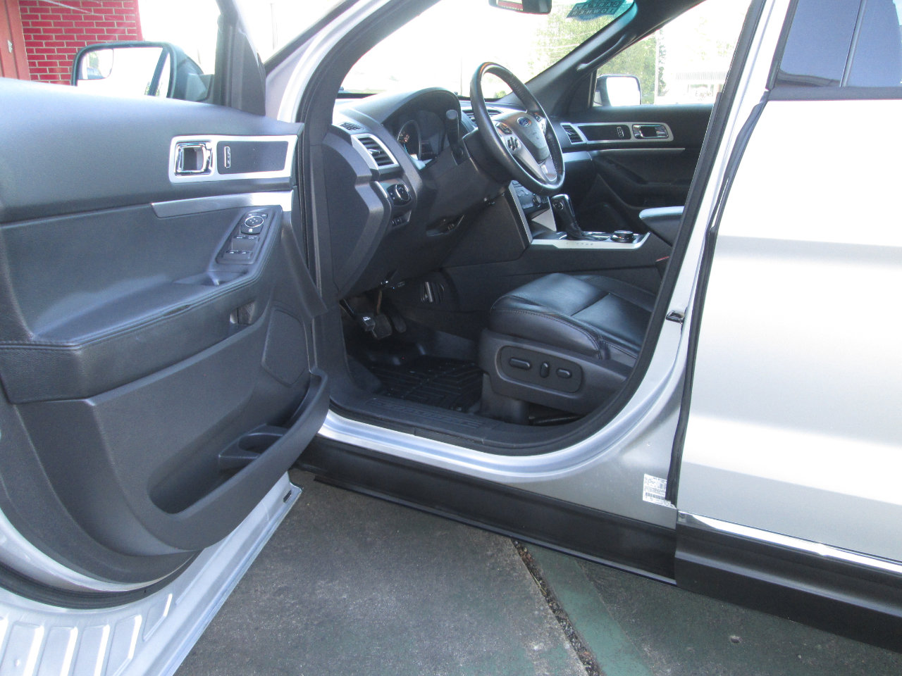 Used 2013 Ford Explorer XLT image 13