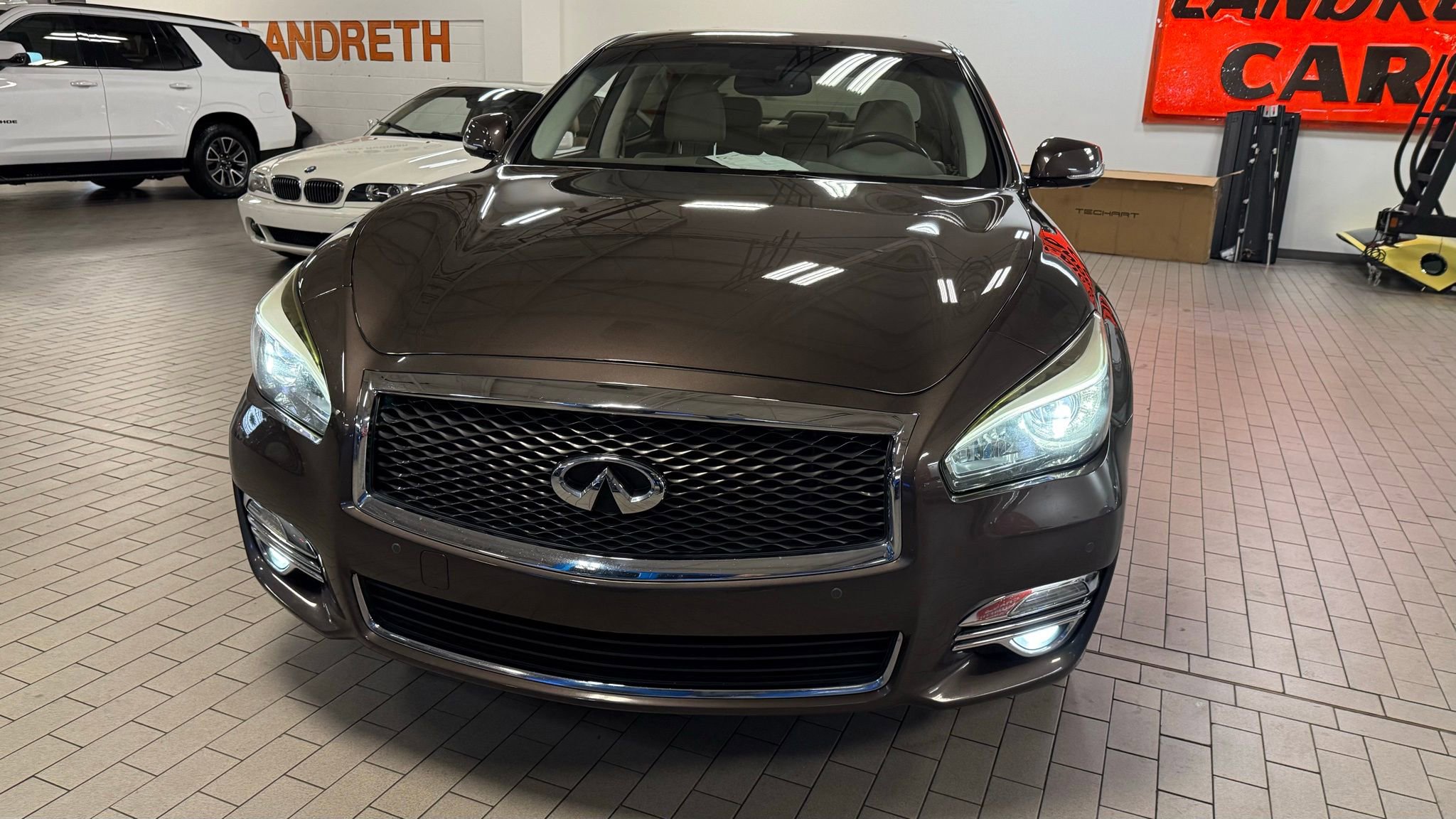 Used 2016 INFINITI Q70 L 3.7 image 11