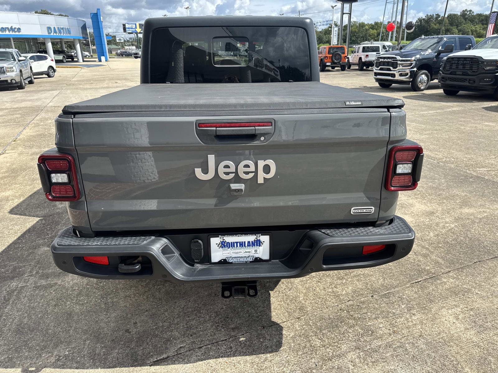 Used 2020 Jeep Gladiator Overland AWD/4WD image 6