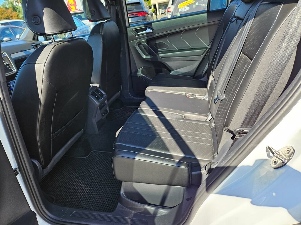 Used 2024 Volkswagen Tiguan SE R-Line AWD/4WD image 13