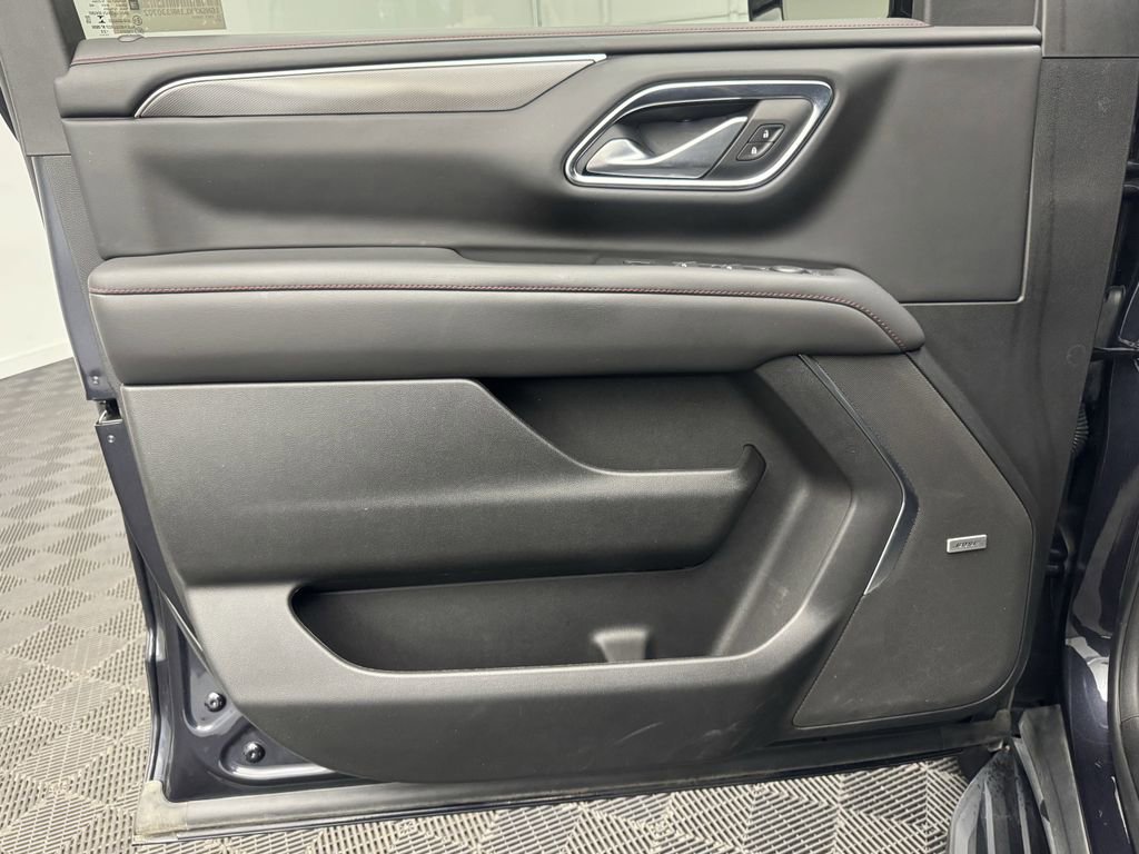 Used 2022 Chevrolet Suburban RST w/ Sport Performance Package image 19